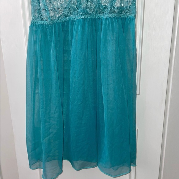 Vintage Victoria’s Secret peekaboo lace babydoll Chemise Negligee Nightgown M - Picture 10 of 11